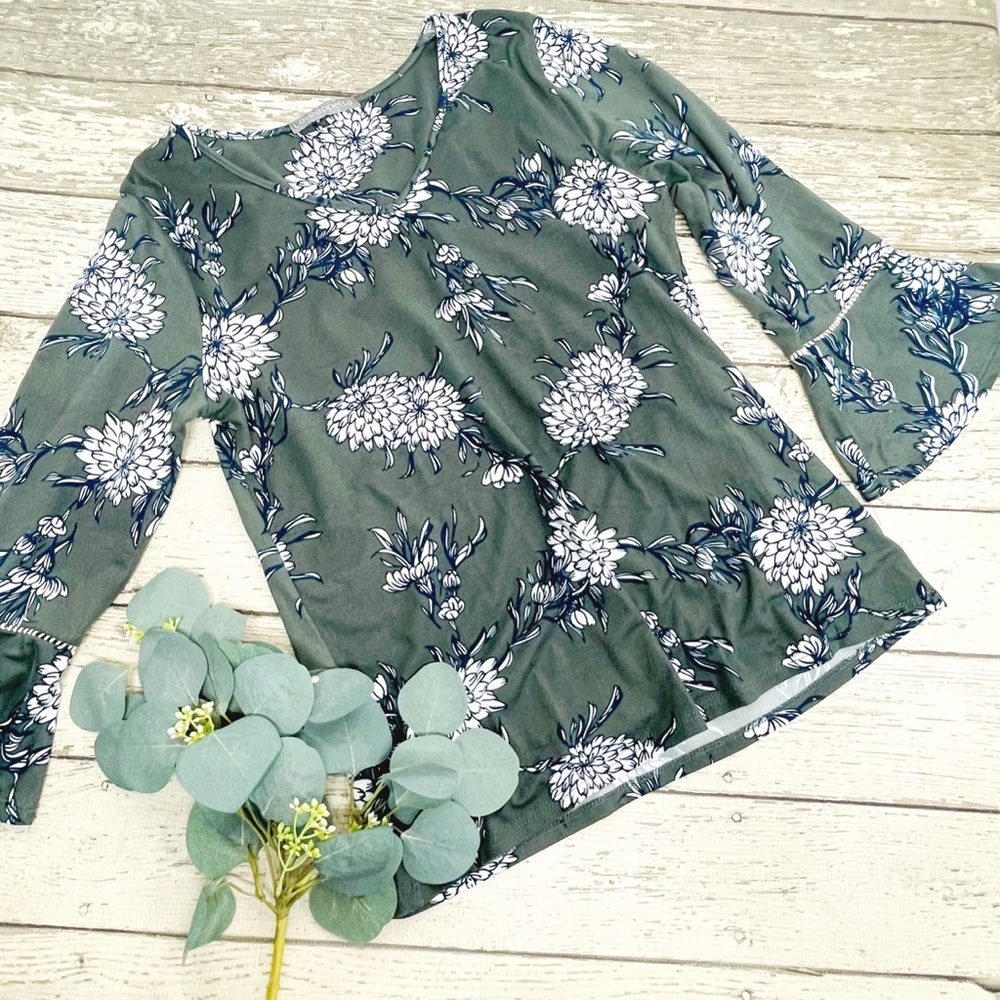 Loveappella Floral Bell Sleeve Top